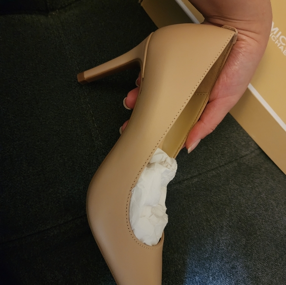 MICHAEL KORS HEELS - Picture 3 of 3